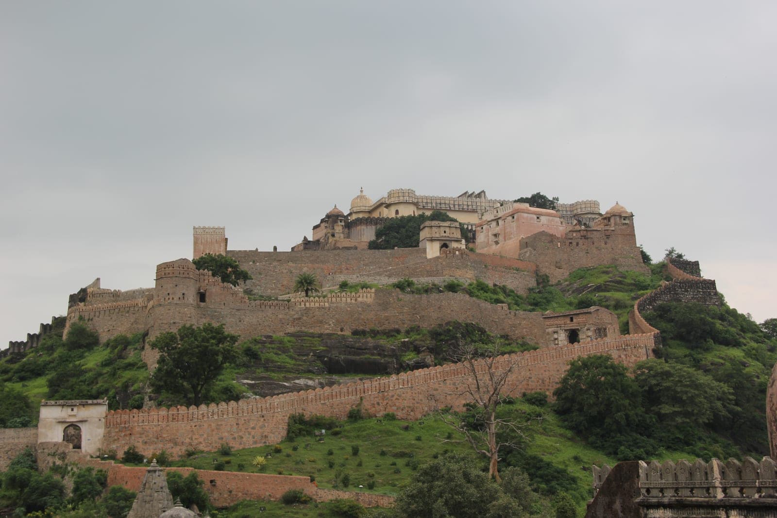 Fort of Kumbhalgarh as a whole