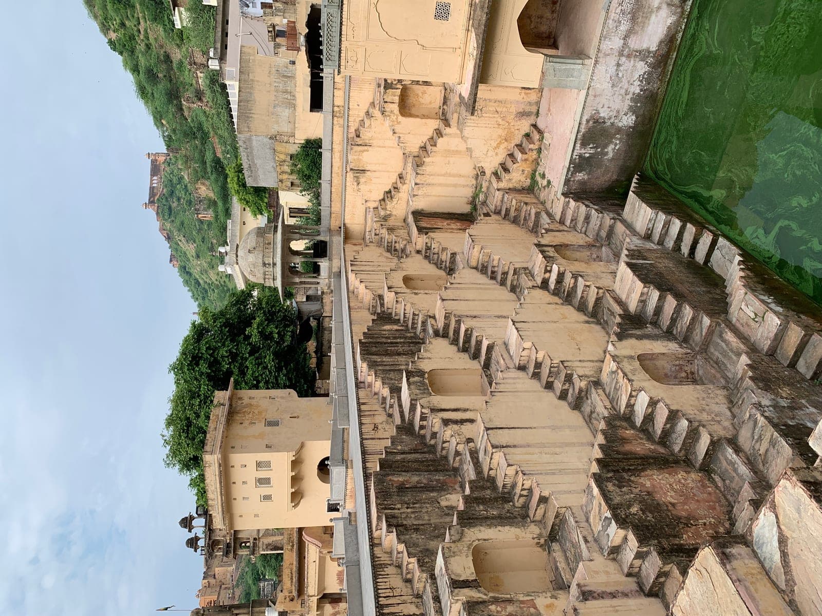Panna Miyan Ka Kund, Amber (Panna Meena ka Kund)